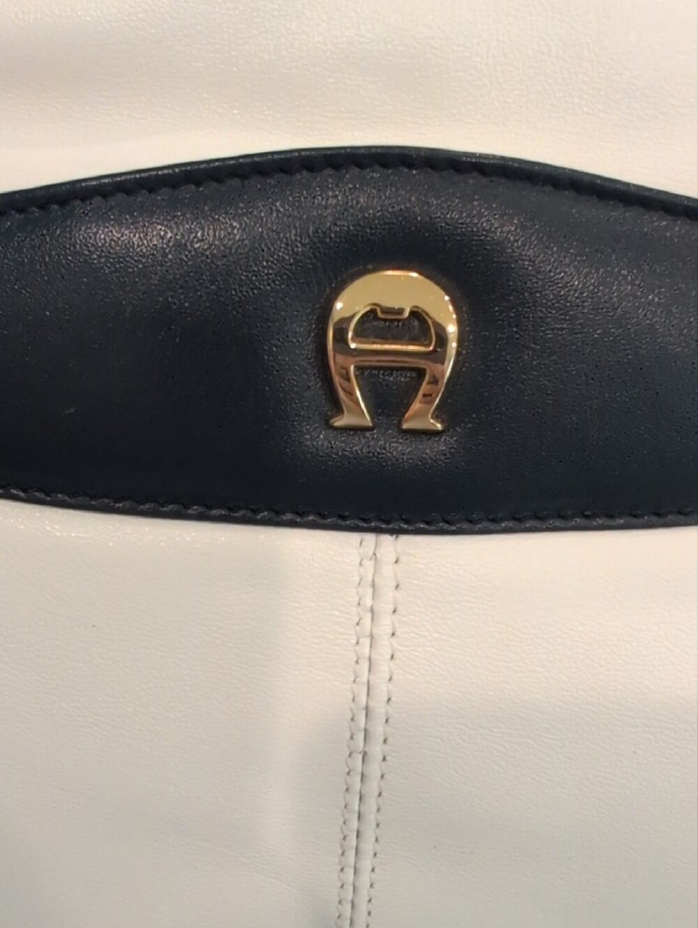 Etienne Aigner Cream and Black Leather Shoulder Bag with Matching Black Wallet - Picture 2 of 16